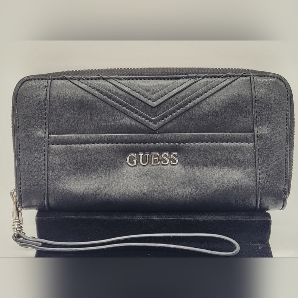 GUESS Los Angeles Shawna Wallet Wristlet Zip-Around Black vegan leather​​​